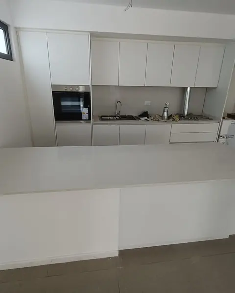 Mesada en Guidoni Blanco Tiza, cuarzo