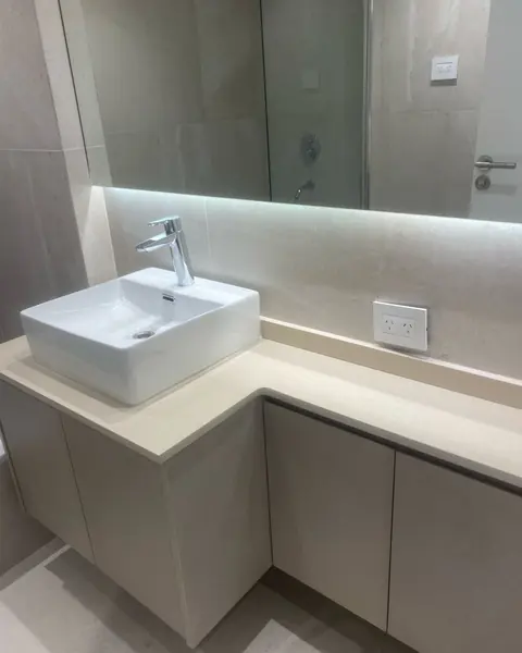 Mesada en Guidoni Crema Claro, cuarzo