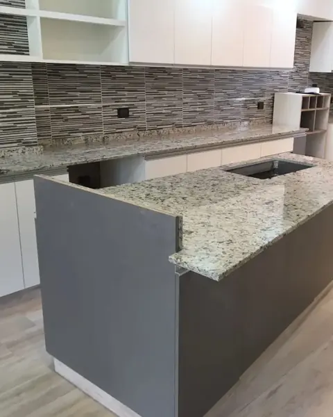 Mesada en Importado Blanco Dallas, granito