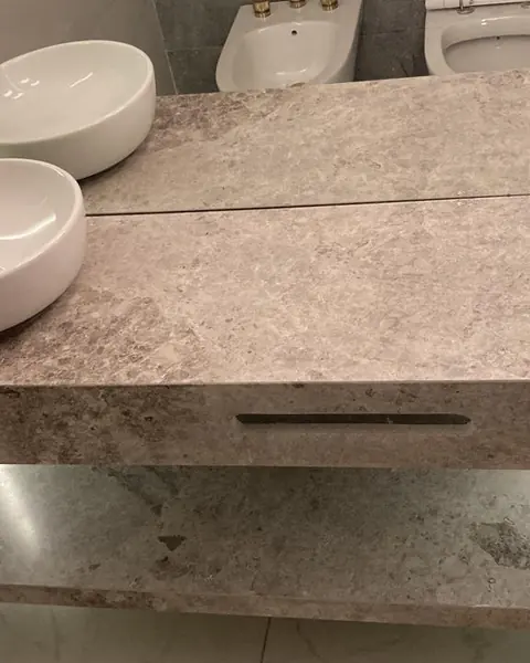 Mesada en Natural Tundra Grey, mármol