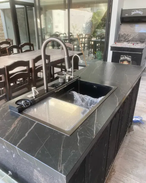 Mesada en Neolith Black Obsession Silk, sinterizado