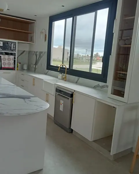 Mesada en Pura Smart Calacatta Borghini, cuarzo
