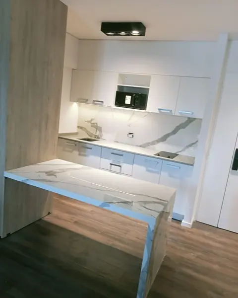 Mesada en SPL Calacatta White, cuarzo
