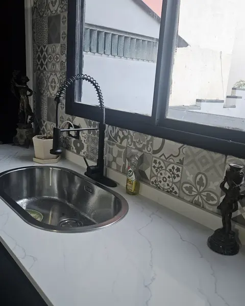 Mesada en Stone Quartz Calacatta, cuarzo
